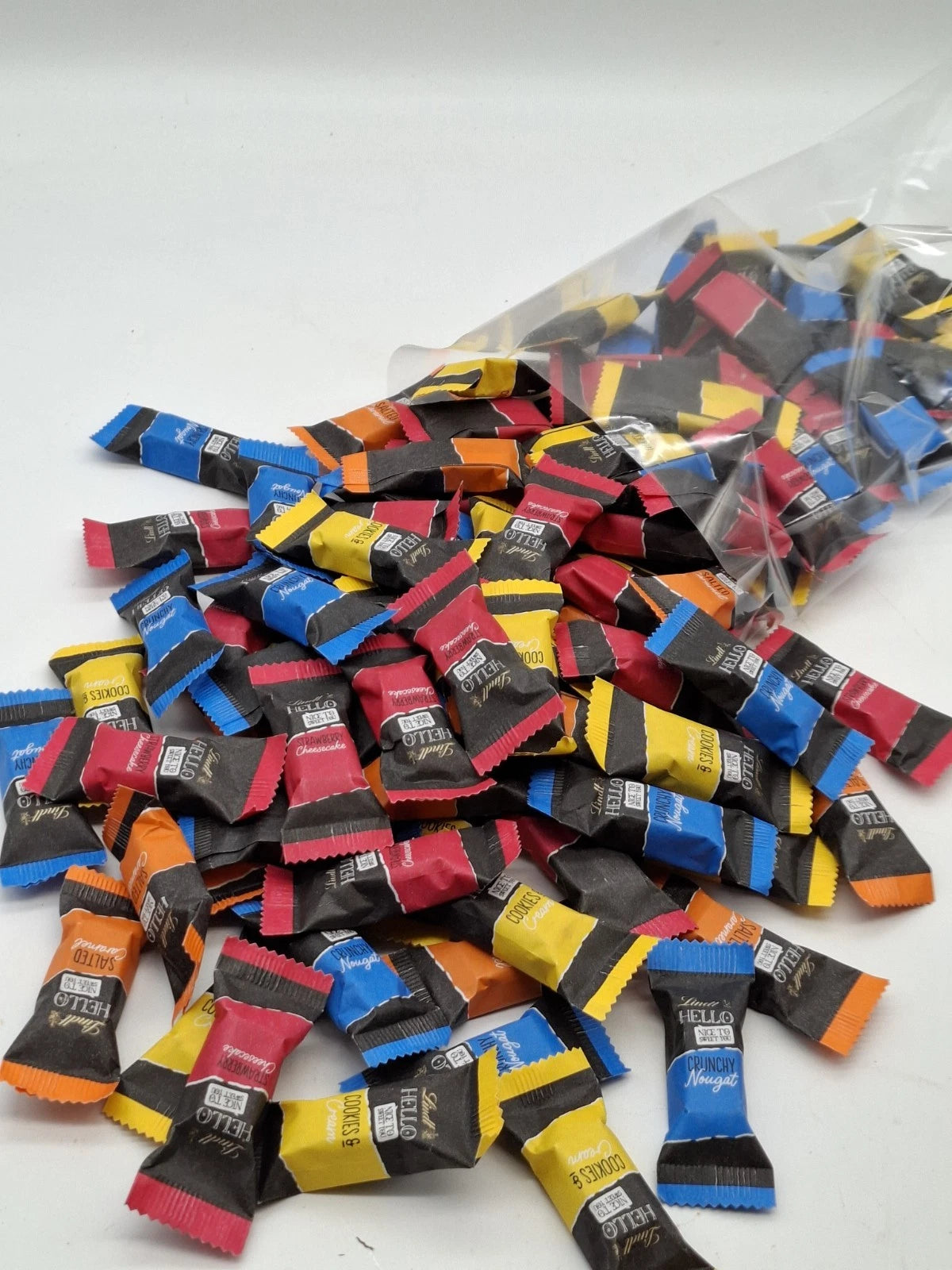 1000gr. Lindt Hello Mini Sticks 4 Sorten (1000gr./17,99€)
